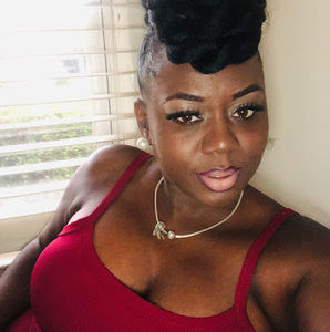 Meet your Posher, Tia